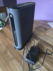 Motorola MG8702 DOCSIS 3.1 Modem kablowy + router WLAN AC3200 - Zdjęcie 1 z 1