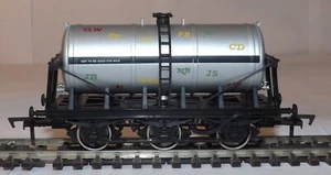 DAPOL B908 6 WHEEL MILK TANKER GRAFFITI - UNIGATE CREAMERIES - Picture 1 of 4