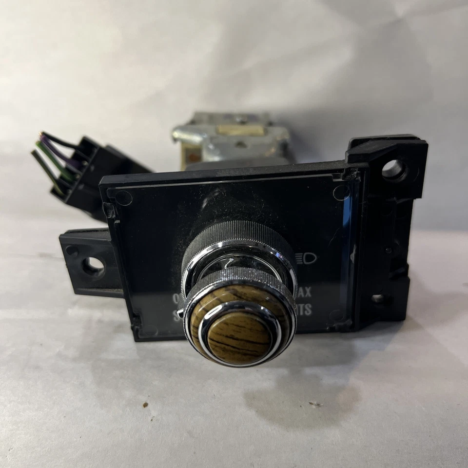 Cadillac Eldorado 1979-1985, interruptor de faros, Sentinel GM OEM tan limpio como nuevo Foto 1 de 4