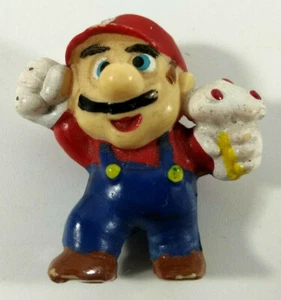 Mini Mario Figurine with Mushroom 3 cm Fast and Tracked Shipping - Picture 1 of 2