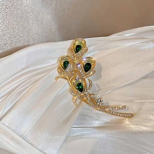 Spilla oro cristallo fiore calla smeraldo spilla petto gioielli matrimonio - Foto 1 di 5