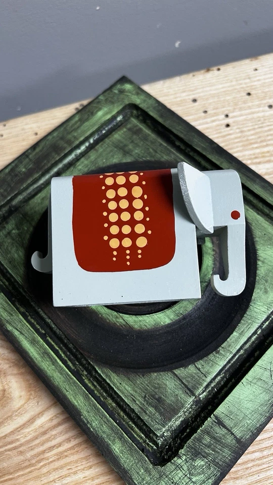 Banco de elefantes de madera alemán vintage que falta llave Foto 1 de 4