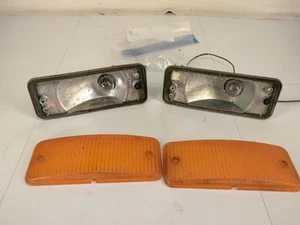 1975 to 1980 MG MGB Front Bumper Turn Signal Assemblies R and L Rubber Bumper - Bild 1 von 7