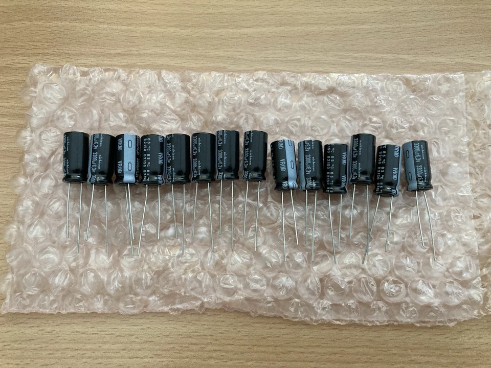 Lot bulk of 14 Nichicon Aluminium Electrolytic Capacitors 3300uF 6.3v - image 1 of 1