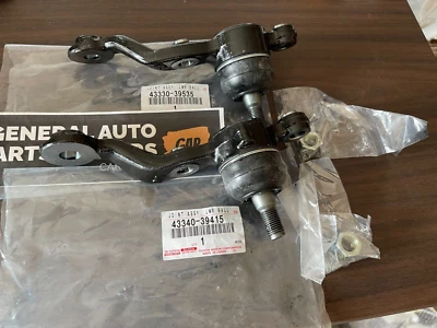 Genuine Lexus OEM GS300 GS400 GS430 98-05 Front Lower ball Joint Left&Right Set - Image 1 of 4