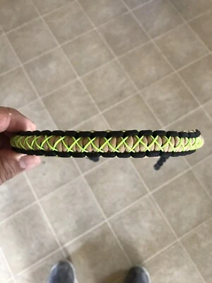 Tostado, negro y verde neón Foto 1 de 4