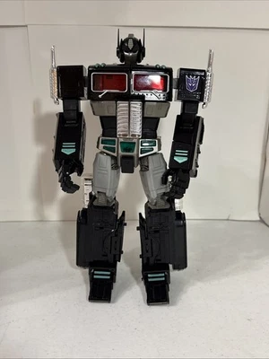 Figura de acción Takara Tomy Transformers Black Convoy - MP10B incompleta Foto 1 de 4