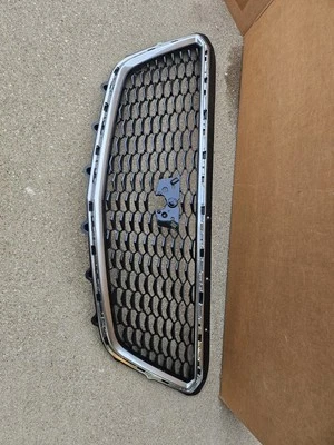 Rejilla delantera OEM 2019 2020 2021 2022 Cadillac XT4 SPORT sin cámara tipo 84582870 Foto 1 de 4