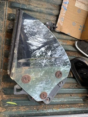 MITSUBISHI ECLIPSE SPYDER 96-99 2G LH CUARTO TRASERO VENTANA CRISTAL Y MARCO Foto 1 de 2