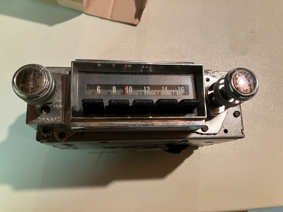 1967 Impala radio. Part number 986846.DELCO AM PUSH BUTTON RADIO - Image 1 of 4