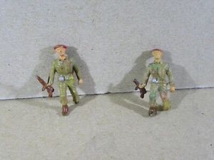 183U Vintage Starlux France Lot 2 Paratroopers Red Beret Plastic Figurine - Picture 1 of 5