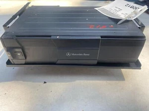 1996 - 1998 MERCEDES BENZ E-CLASS E300D CD Changer 6 Disc Player Audio System - Picture 1 of 16