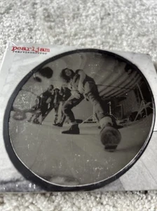 Pearl Jam Rear View Mirror : Greatest Hits 1991-2003 - Picture 1 of 24