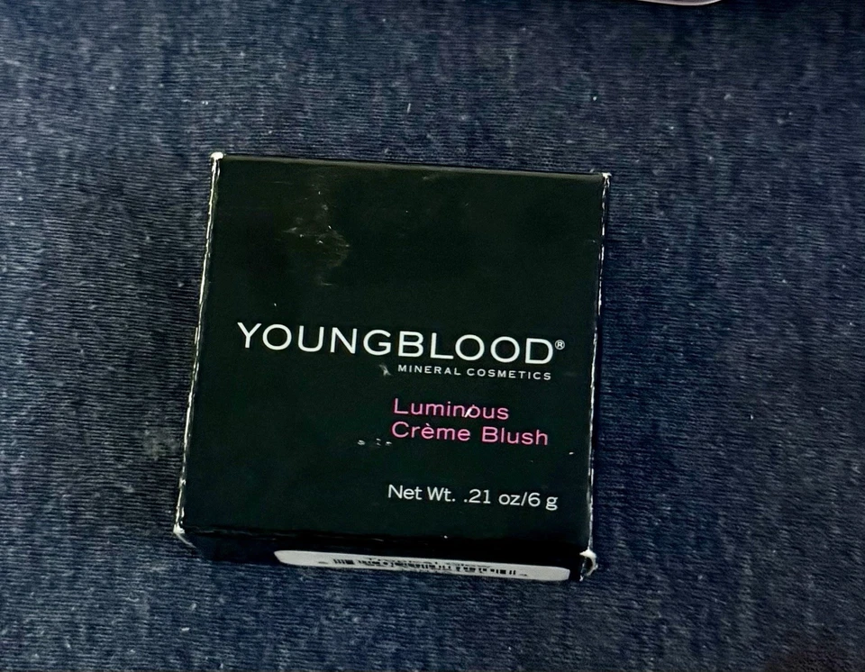 Rubor crema luminoso Youngblood para mujer 0,21 oz Foto 1 de 3