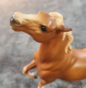 Breyer Pferd #118 Semi - Aufzucht Diablo American Mustang Hengst 1987 - Bild 1 von 14