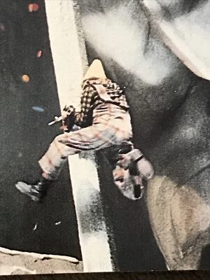 Batman Returns Vintage 1992 Topps Stadium Trading Card #49 Gotham City - Image 1 of 4