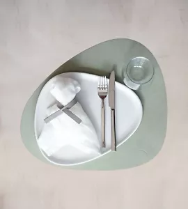 Lind DNA Set Tappetino Cena Curvo / 4 pz Pelle Nupo in Marrone o Metallico - Foto 1 di 3