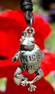 Collana con ciondolo rana peltro fatto a mano colore argento Kiss Me gioielli - Foto 1 di 2