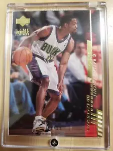 Esclusive carte collezionabili Bucks UD maglia gioco 1998 ed. Gold Rafer Alston 11/25 - Foto 1 di 9