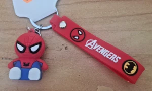 Portachiavi Spiderman Seduto Avengers - 6cm PVC - Nuovo - Imagen 1 de 5