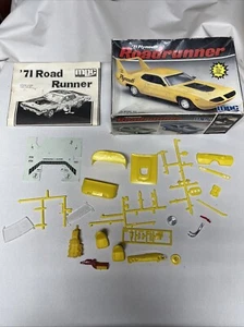 MPC 1:25 71 PLYMOUTH ROADRUNNER MODEL KIT PARTS LOT - Picture 1 of 6