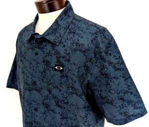 OAKLEY Men's Polyester Golf Shirt MODERN PIXEL Green Geometric Size 2XL VEUC! * - Picture 1 of 9