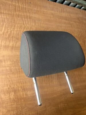 Volkswagen Golf GTI 2012 asiento trasero derecho reposacabezas OEM + roscas rojas Foto 1 de 4