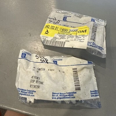 NEW Genuine GM Clip Grille Clip Retainer GM PART #  15002520 (1) Individual Clip - Image 1 of 3