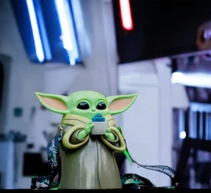 2023 Disneyland Exclusivo Disney Star Wars Grogu Bebé Yoda el Niño - Imagen 1 de 1