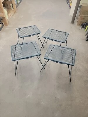 4 mesas de patio vintage modernas de malla de hierro forjado verde de mediados de siglo Foto 1 de 4