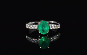 Estate Natural 1.87Cts VS F Diamond Emerald Solid 18K Gold Engagement Ring Band