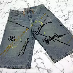 Pantaloncini uomo Miskeen blu medio denim dipinti a mano nuovi con etichetta - Foto 1 di 3