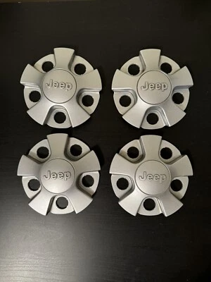 Tapa central de rueda Jeep Cherokee 2014-2022 4x plateada 1WG49S4AAB OEM genuina Foto 1 de 4