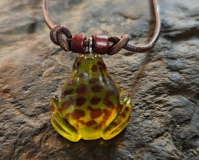Frog Necklace, Yellow Spotted, Novelty Necklace,  Frog Jewelry, Leather Cord - Изображение 1 из 2