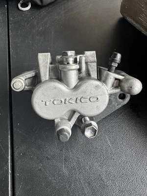 08-11 2008-2011 Suzuki Boulevard M50 Vz 800 pinza de freno delantera completa 100 % Foto 1 de 4