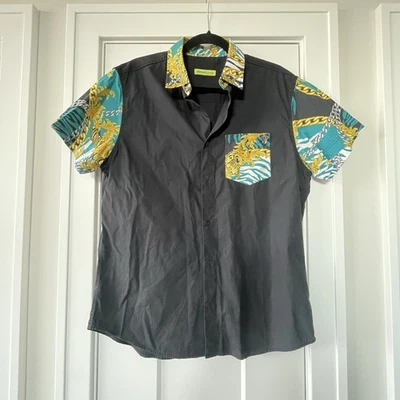 Camisa Versace Jeans Barroca Abotonada Azul Tigre Dorado Negro Bolsillo Foto 1 de 4