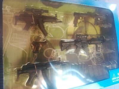 BBI ELITE FORCE INDIVIDUAL WEAPONS 1/6 SCALE - Immagine 1 di 4