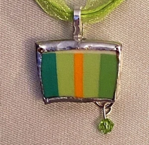 Tiny Broken China Pendant from Oneida Deb Gallagher Dessert Plate - Picture 1 of 2