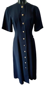 VESTIDO MIDI FUNDA CLÁSICA Talla 6 -ROPA DE IMAGEN - Azul marino, botones de latón - Núcleo sofisticado - Imagen 1 de 7