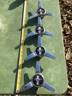 2005-2009 Ford Mustang Spinner Wheel Center Cap  Free Shipping - Image 1 of 4