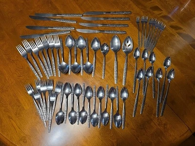 Vtg Oneida Wm A Rogers Deluxe MALIBU 61pc Stainless Flatware Mid Century Floral - Image 1 of 4