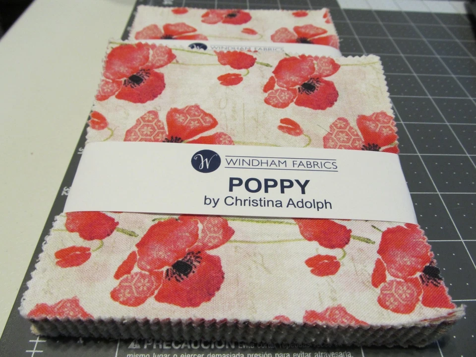 LOTE DE 2 PAQUETES DE DIJES DE AMAPOLA DE TELAS WINDHAM Foto 1 de 1
