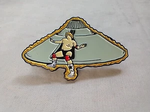 Unidentifiable Wrestling Enamel Pin UFO WWE WWF Dusty Rhodes - Picture 1 of 2