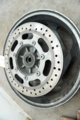 07 KAWASAKI VN VULCAN 1600 CLASSIC REAR MAG WHEEL AND BRAKE ROTOR  W-77 - Imagem 1 de 4