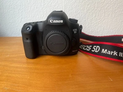 Canon EOS 5D Mark III 22,3 MP Digitale Spiegelreflexkamera - Schwarz (Nur... - Bild 1 von 4