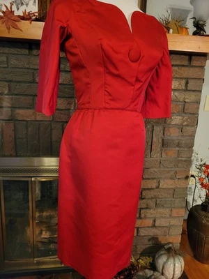 Pat Sandler red silk 60s Holiday figure hugging sheath cocktail dress! Bust 36" - Image 1 of 4