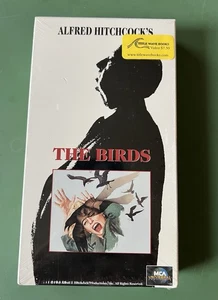 Sealed VHS – Alfred Hitchcock’s The Birds – MCA Universal Horror Classic - Picture 1 of 6