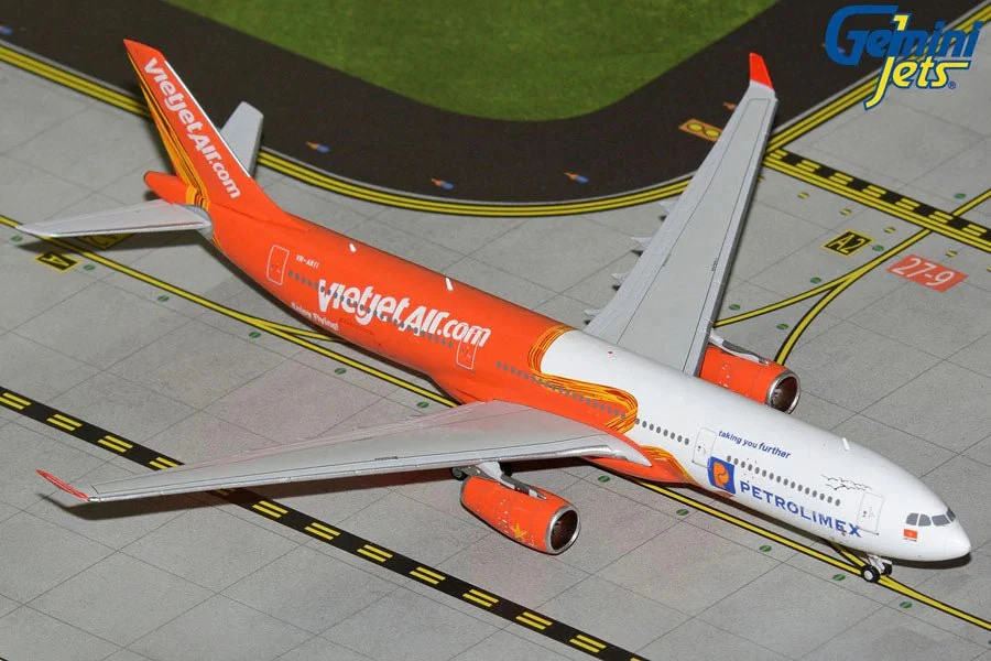1:400 Gemini Jets VietJet Air Airbus A330-300 VN-A811 Petrolimex Livery - Image 1 of 1