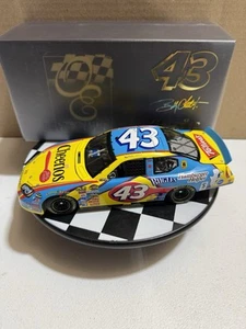 Bobby Labonte #43 Cheerios OWNERS ELITE 2007 1/24 Nascar Diecast - Picture 1 of 14
