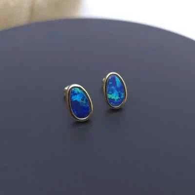Pendientes de ópalo de roca doble natural australiano de oro macizo de 14 k 7,5 x 11,9 mm Foto 1 de 4
